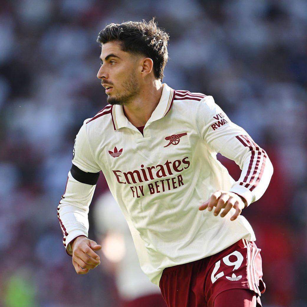 חולצות כדורגל ארוכות